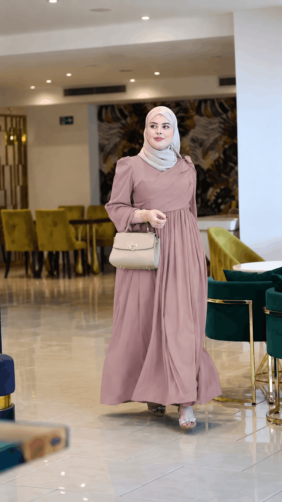 فستان طويل فاخر 🌟
