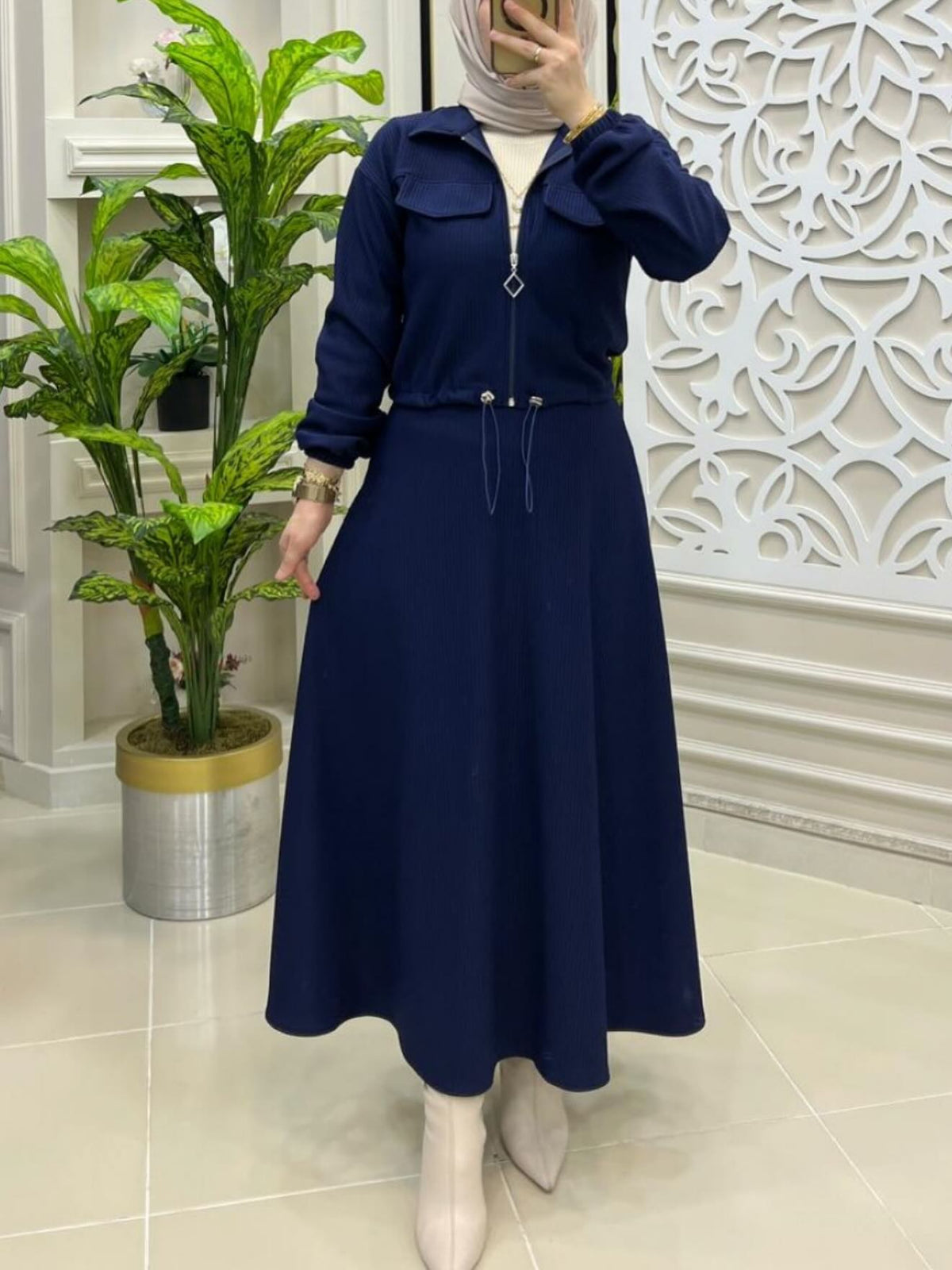طقم نسائي أنيق بتصميم عصري – جاكيط بسحاب وجيبة طويلة