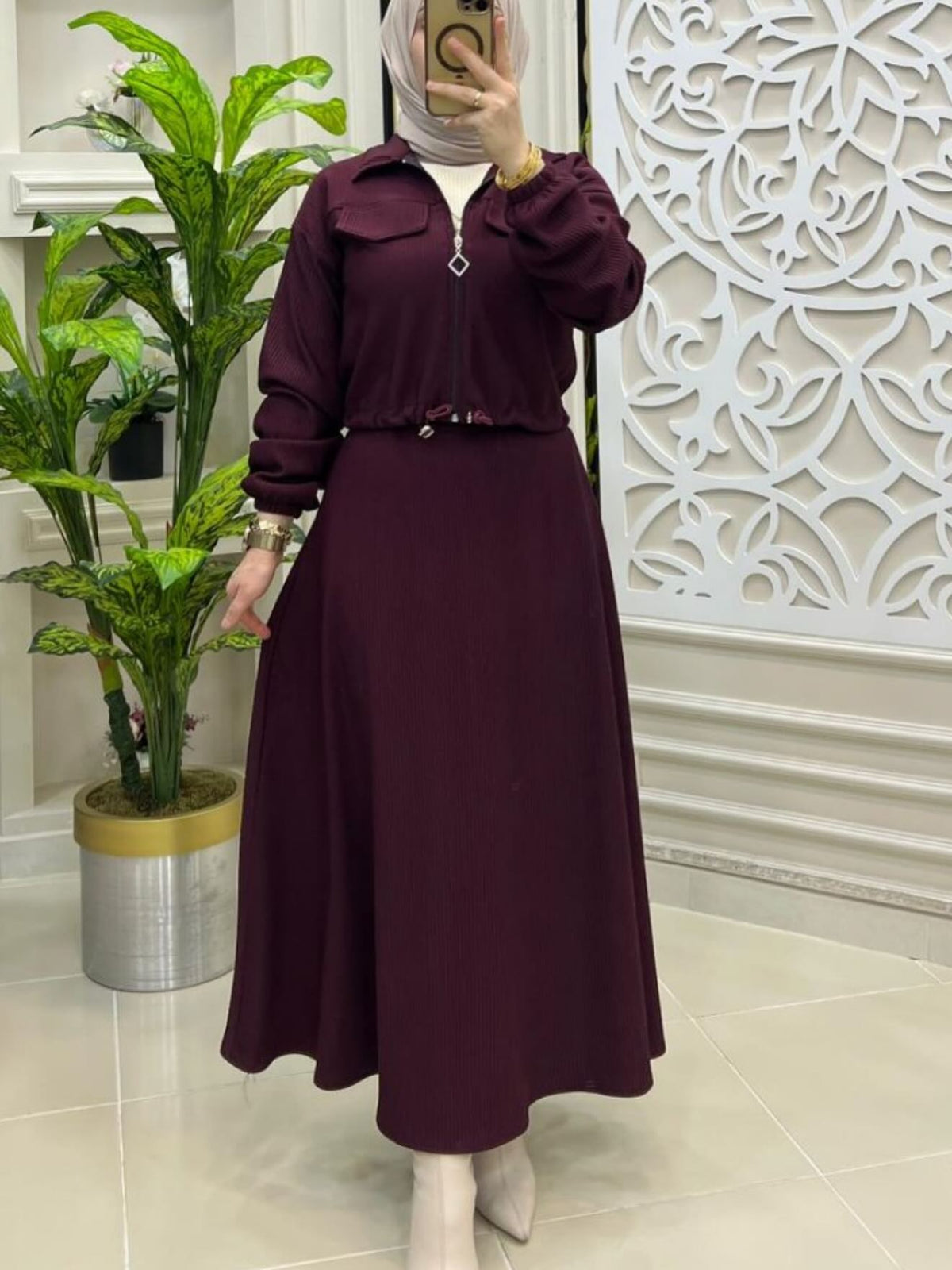 طقم نسائي أنيق بتصميم عصري – جاكيط بسحاب وجيبة طويلة